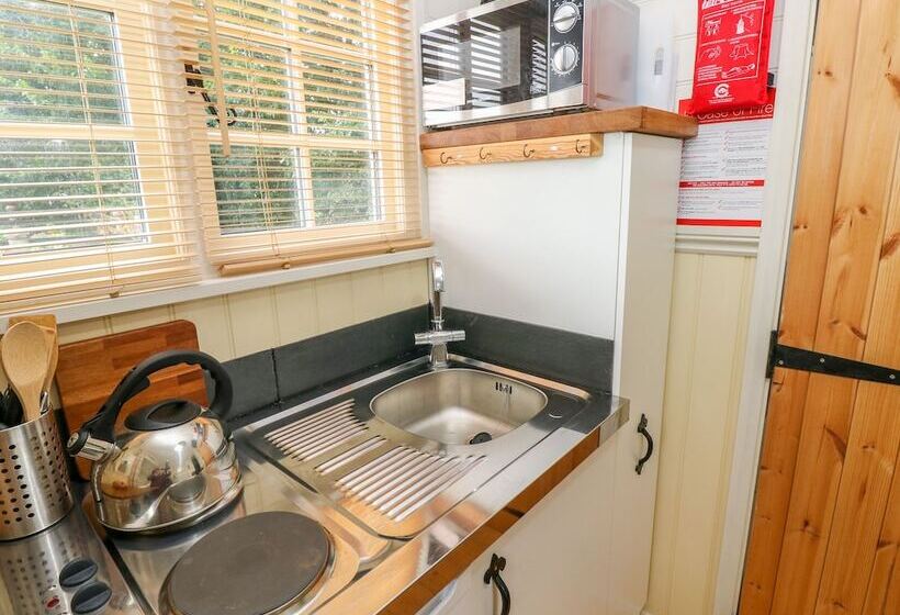 Shepherds Hut The Hurdle