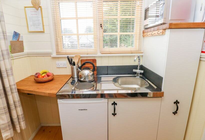 Shepherds Hut The Hurdle