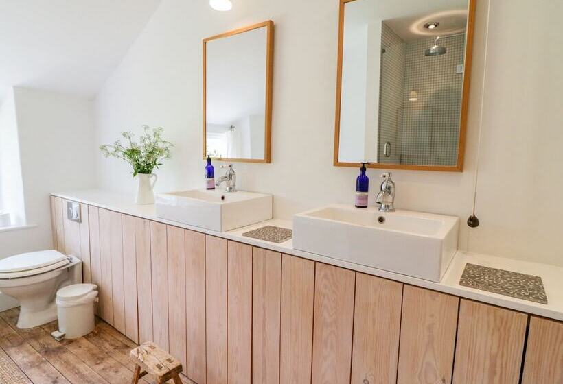 Whitehall Farm Cottage