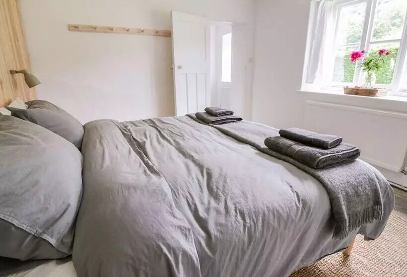 Whitehall Farm Cottage