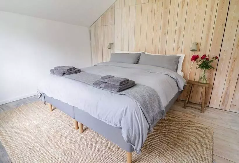 Whitehall Farm Cottage