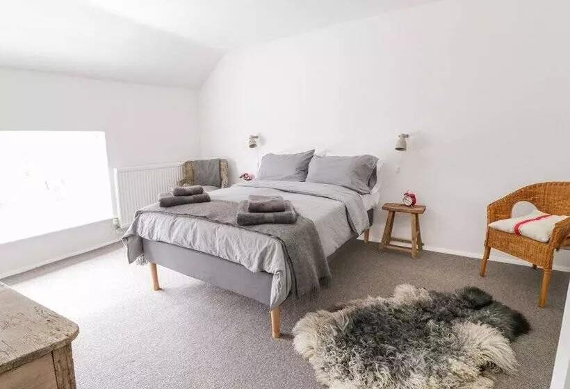 Whitehall Farm Cottage