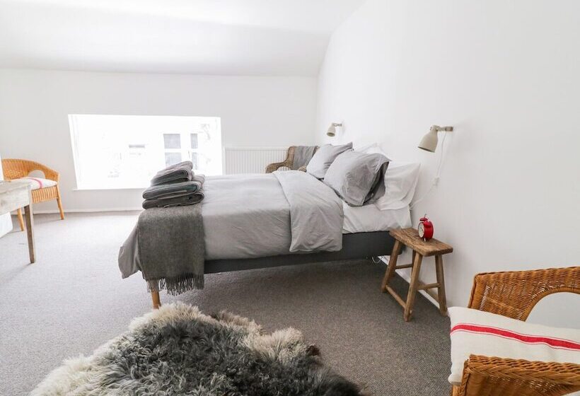 Whitehall Farm Cottage