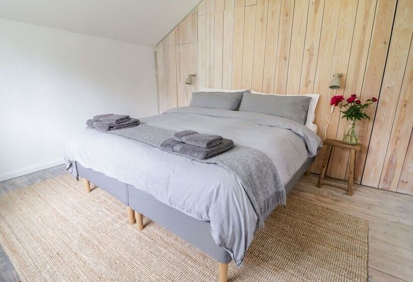 Whitehall Farm Cottage