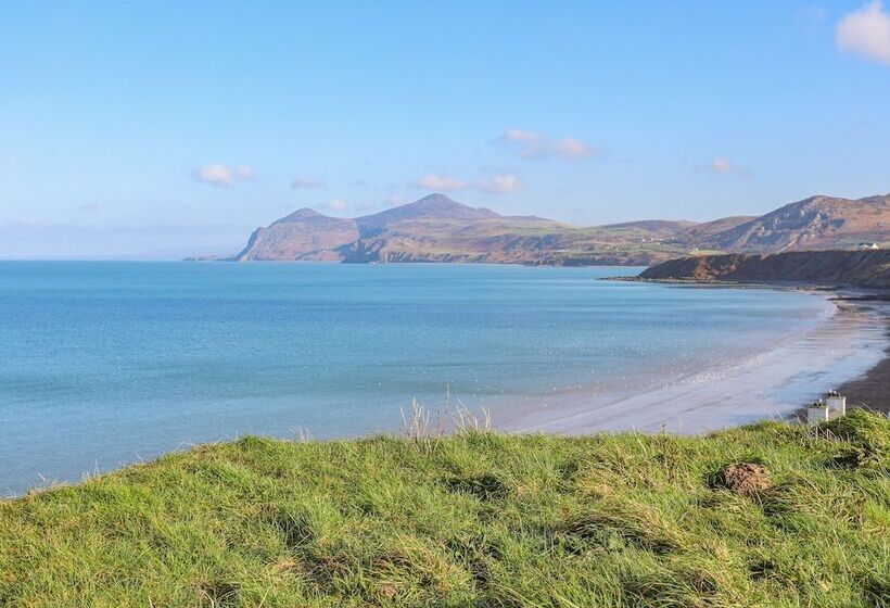 25 Langlands Terrace