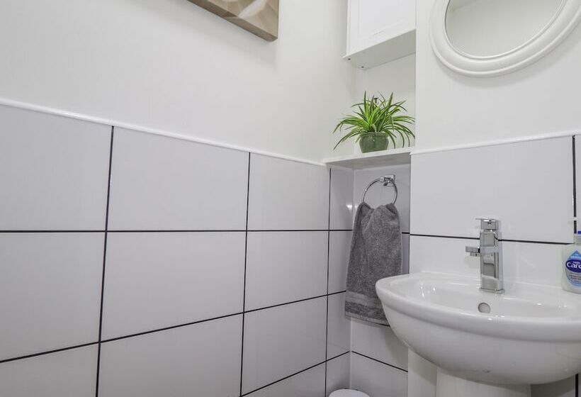 25 Langlands Terrace