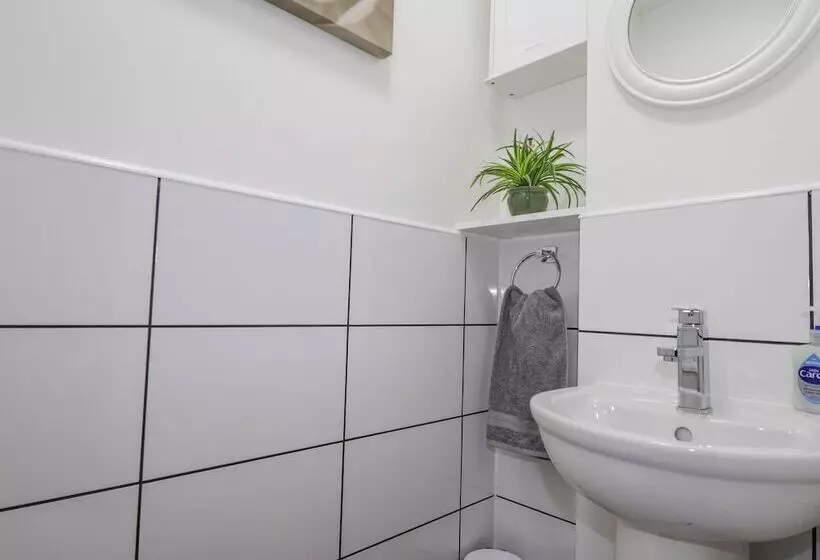 25 Langlands Terrace