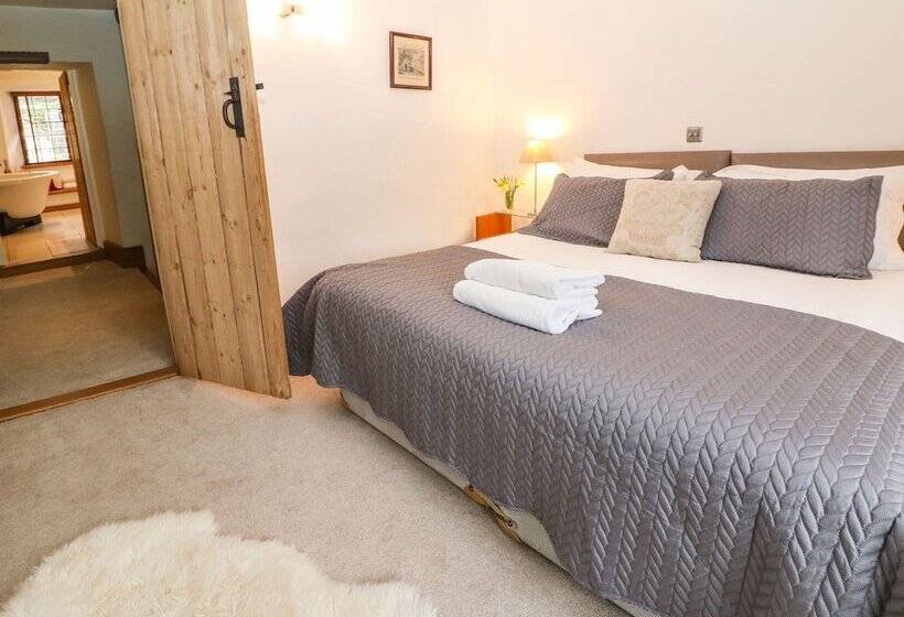 Castle Combe Cottage