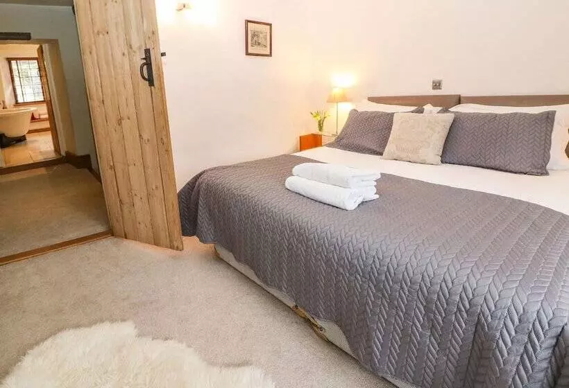 Castle Combe Cottage