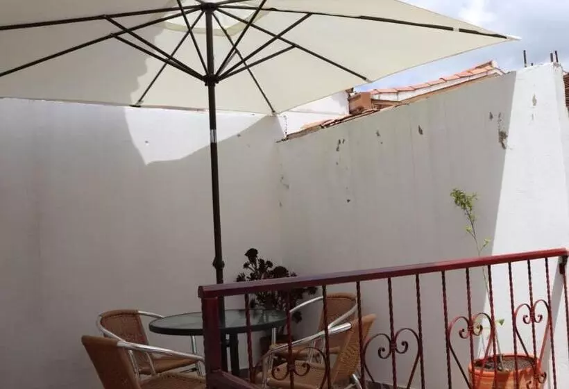 هتل Hospedaje Santa Lucia De La Villa