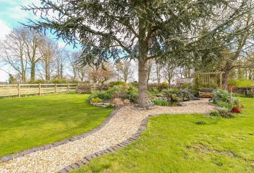 South Lodge   Longford Hall Farm Holiday Cottages