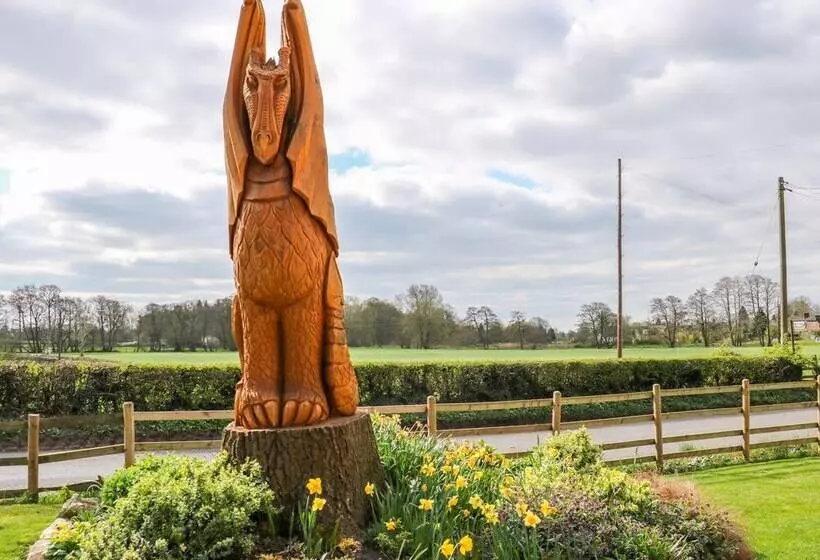 South Lodge   Longford Hall Farm Holiday Cottages