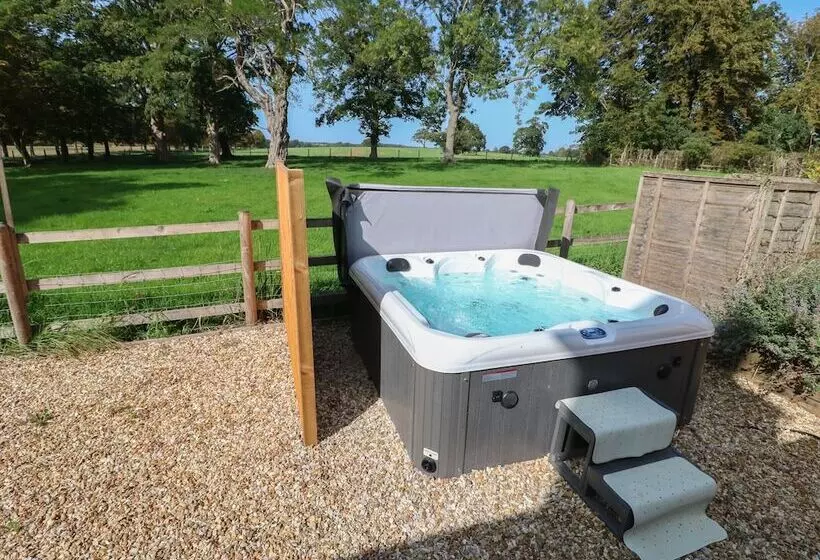 South Lodge   Longford Hall Farm Holiday Cottages