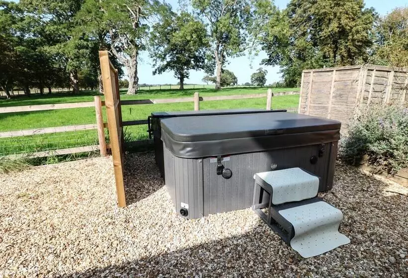 South Lodge   Longford Hall Farm Holiday Cottages