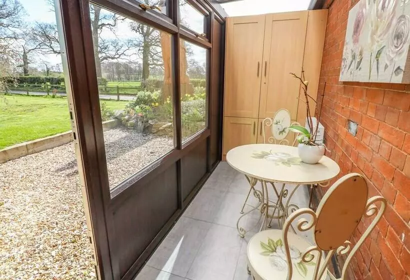 South Lodge   Longford Hall Farm Holiday Cottages