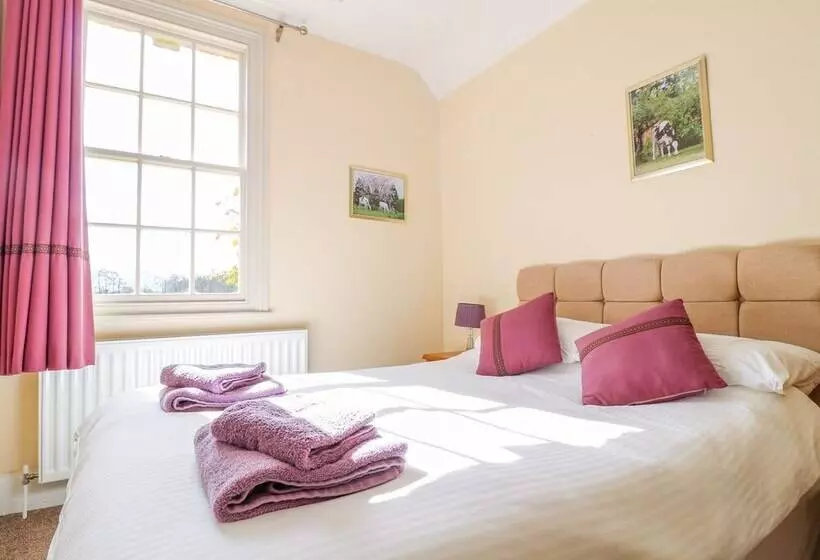 South Lodge   Longford Hall Farm Holiday Cottages