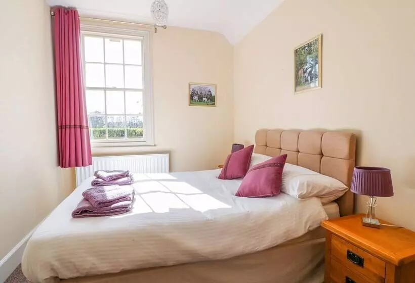 South Lodge   Longford Hall Farm Holiday Cottages