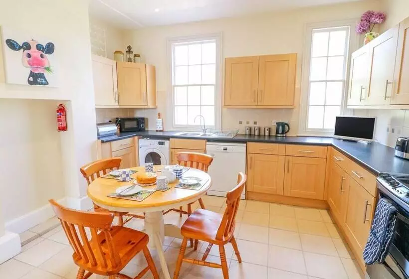 South Lodge   Longford Hall Farm Holiday Cottages