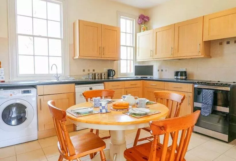 South Lodge   Longford Hall Farm Holiday Cottages