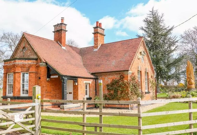 South Lodge   Longford Hall Farm Holiday Cottages