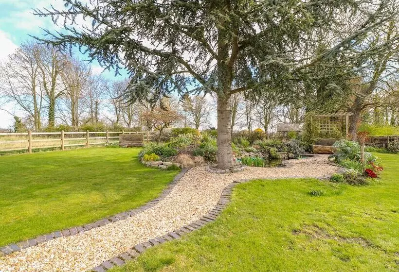 South Lodge   Longford Hall Farm Holiday Cottages