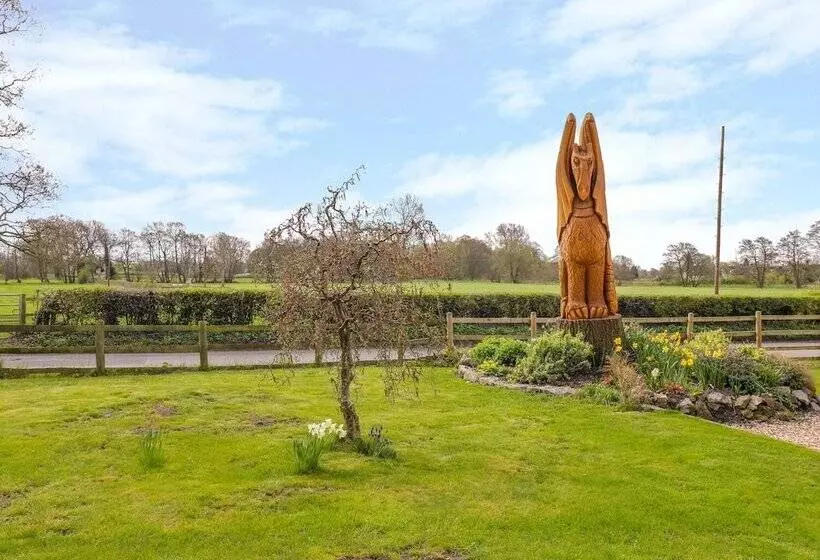 South Lodge   Longford Hall Farm Holiday Cottages