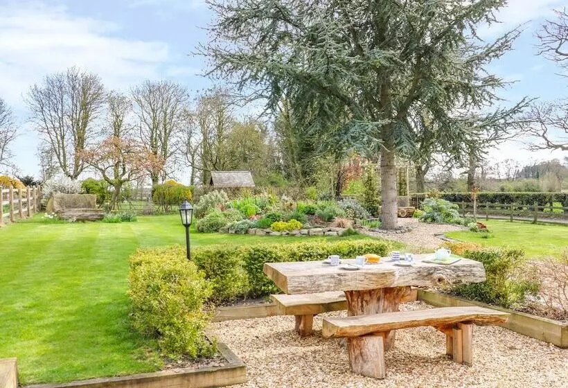 South Lodge   Longford Hall Farm Holiday Cottages