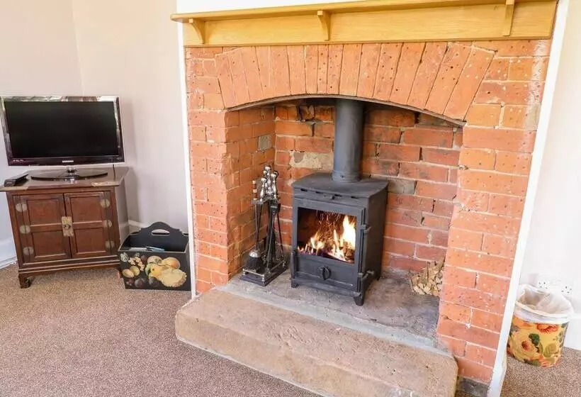 South Lodge   Longford Hall Farm Holiday Cottages