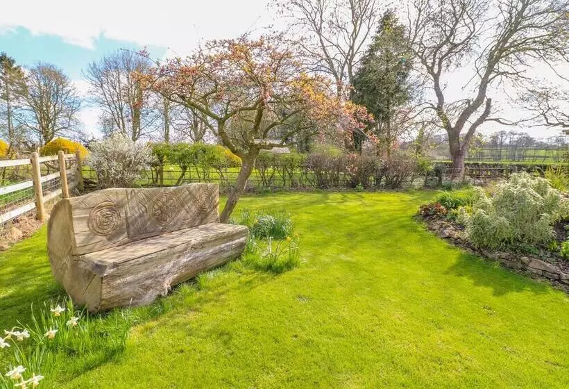 South Lodge   Longford Hall Farm Holiday Cottages