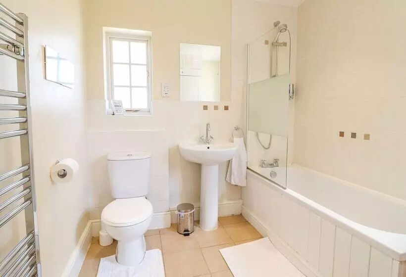 South Lodge   Longford Hall Farm Holiday Cottages