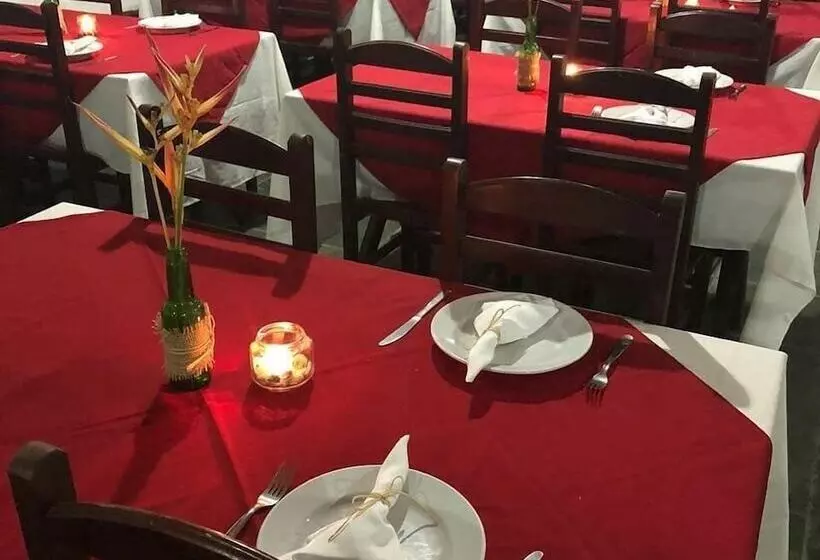 簡易ホテル Pousada Do Preto