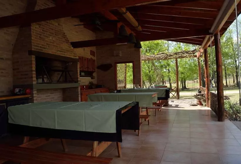 Hotelli De Campo Granja El Aromo