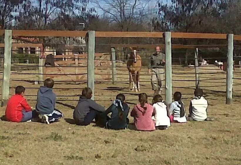 Hotelli De Campo Granja El Aromo