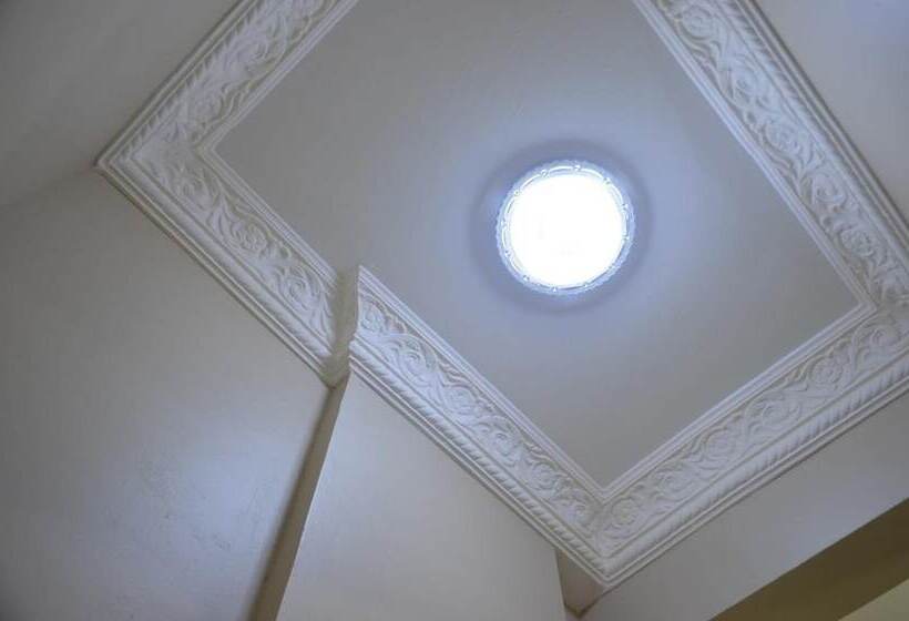 هتل Five Continents