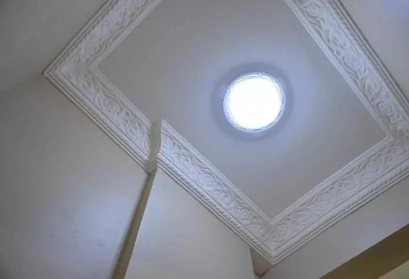 هتل Five Continents