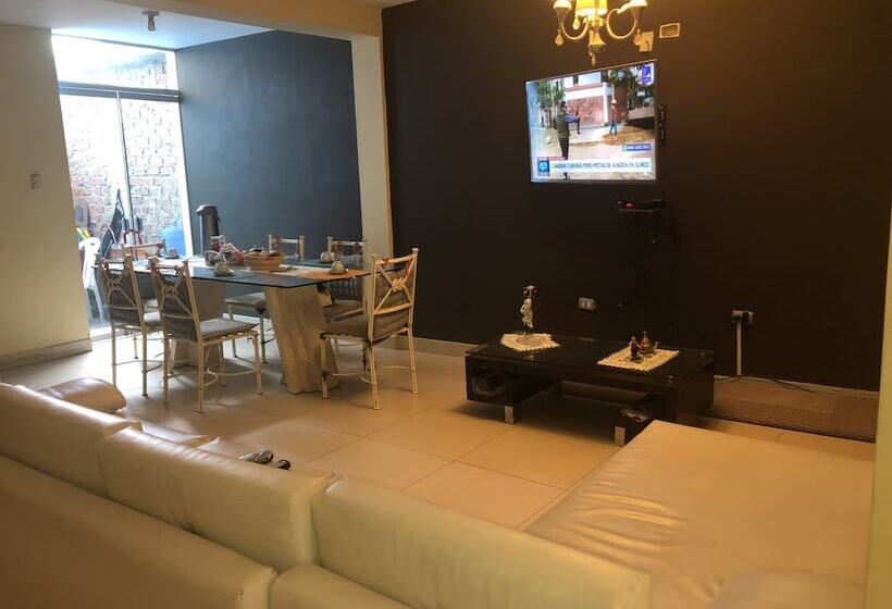 ホテル The Airport House