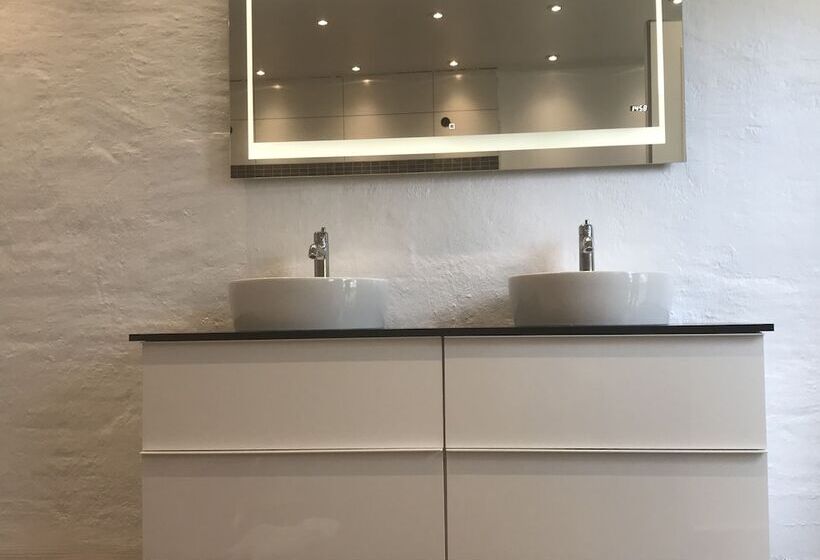 Katrinelund Bed And Breakfast