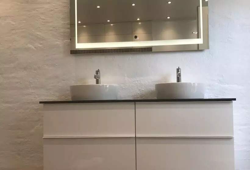 Katrinelund Bed And Breakfast