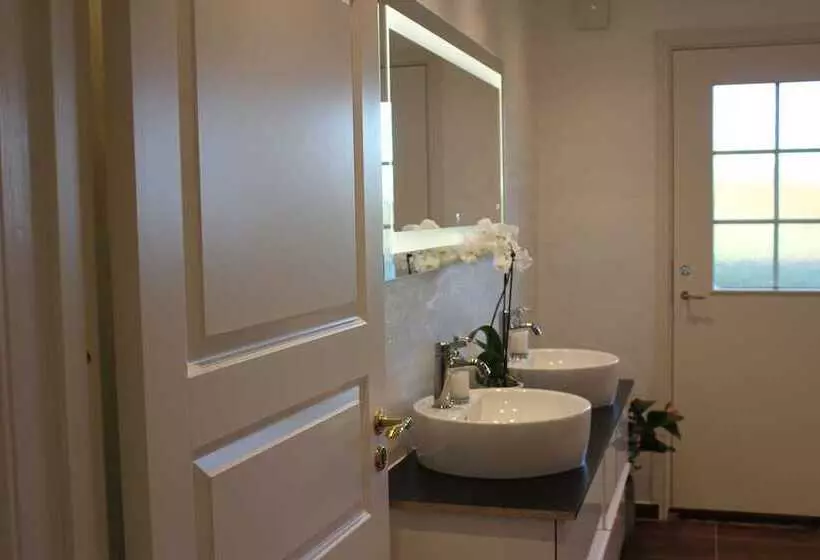 Katrinelund Bed And Breakfast