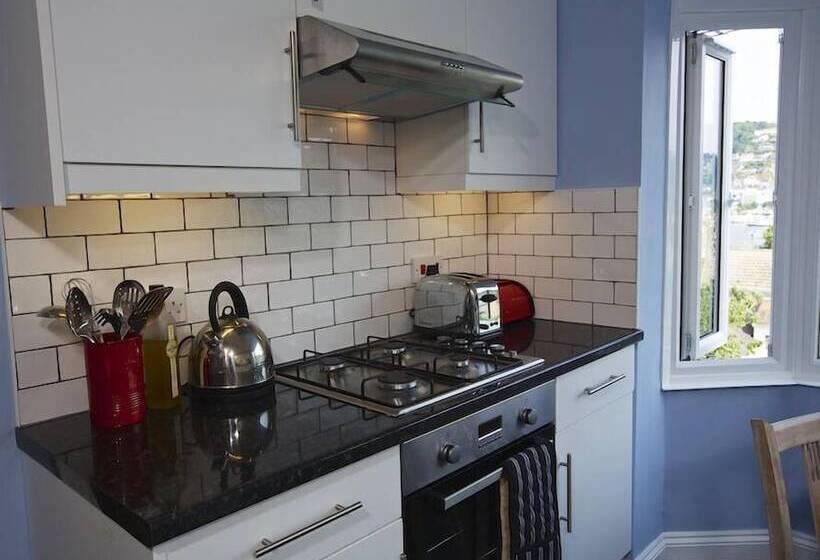 Moonrakers, Clarence Street