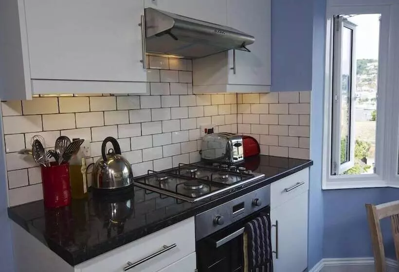 Moonrakers, Clarence Street