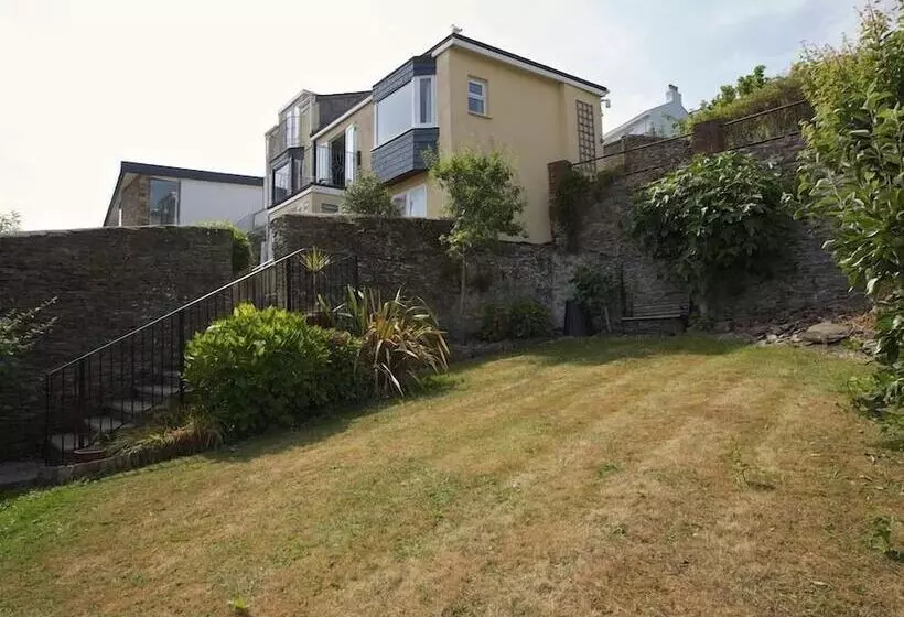 Moonrakers, Clarence Street