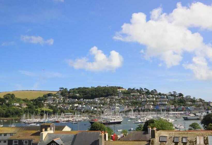 Moonrakers, Clarence Street