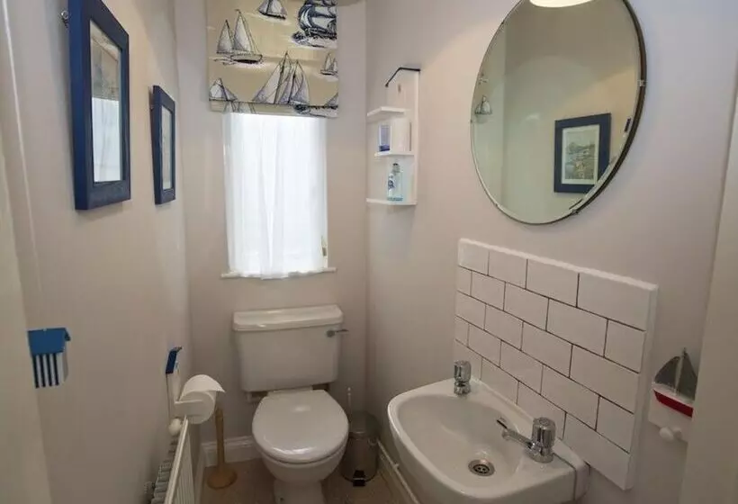 Moonrakers, Clarence Street