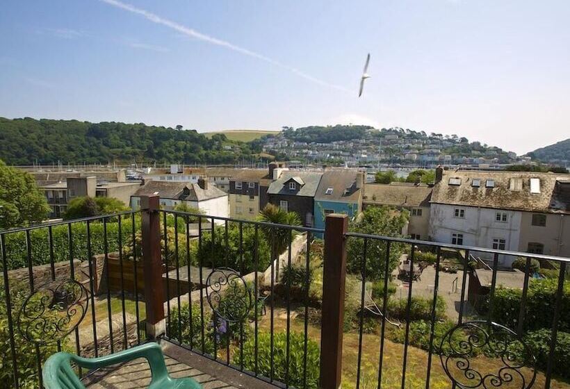 Moonrakers, Clarence Street