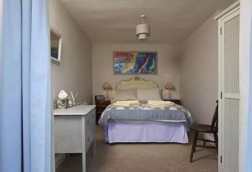 Moonrakers, Clarence Street