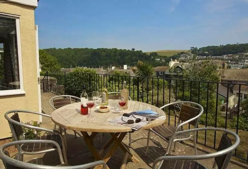 Moonrakers, Clarence Street