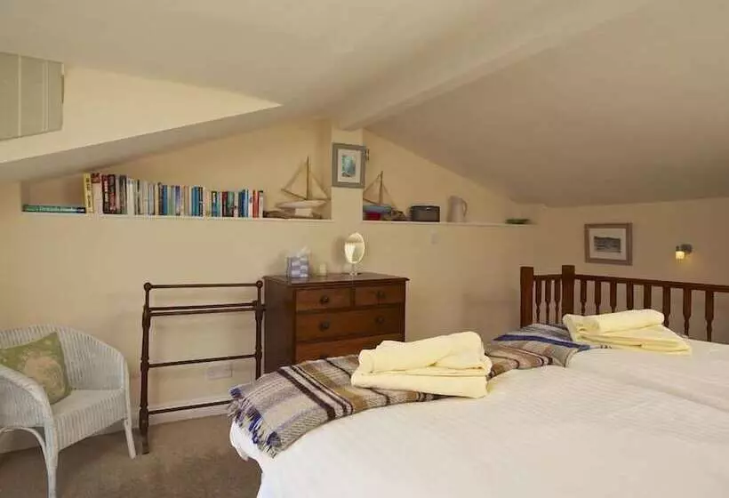 Moonrakers, Clarence Street