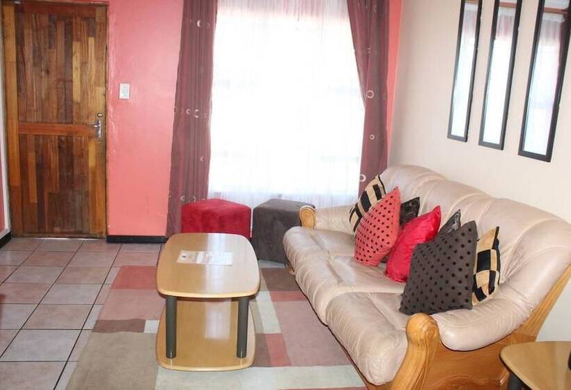 بنسيون Phomolo Guest House