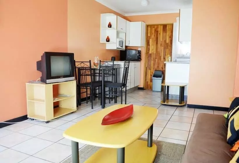 پانسیون Phomolo Guest House